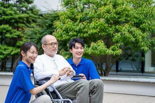 【住宅型有料老人ホーム/正職員】夜勤複数体制で仮眠3時間！月給も手取り20万越え！